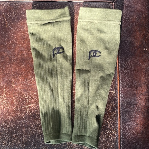 Six Pairs of Leg Compression Sleeves - Picture 2 of 7